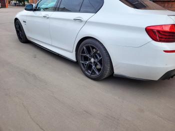 9 499 р. Пластиковые накладки порогов М-Perfomance BMW 5 серия F10 седан дорестайлинг (2009-2013) (цвет: черный глянец)  с доставкой в г. Белгород. Увеличить фотографию 2