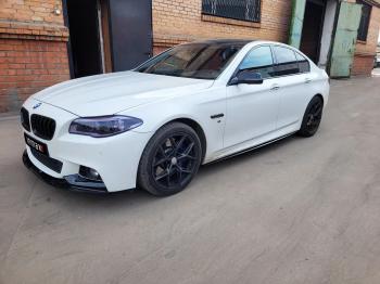 9 499 р. Пластиковые накладки порогов М-Perfomance BMW 5 серия F10 седан дорестайлинг (2009-2013) (цвет: черный глянец)  с доставкой в г. Белгород. Увеличить фотографию 4