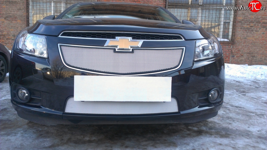 1 559 р. Нижняя сетка на бампер Russtal (хром) Chevrolet Cruze J300 седан дорестайлинг (2009-2012)  с доставкой в г. Белгород