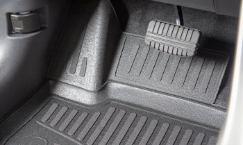 9 949 р. Комплект 3D ковриков салона TRIUMF  Land Rover Discovery Sport  L550 (2014-2019) дорестайлинг (Черные)  с доставкой в г. Белгород. Увеличить фотографию 3