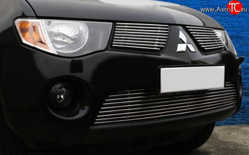 4 899 р. Декоративная вставка решетки радиатора Berkut Mitsubishi Outlander XL (CW)  дорестайлинг (2005-2009)  с доставкой в г. Белгород
