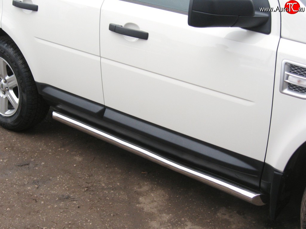 12 299 р. Защита порогов Russtal из круглой трубы диаметром 63 мм Land Rover Freelander L359 дорестайлинг (2006-2010) (Защита порогов со скосами на торцах (вариант 1))  с доставкой в г. Белгород