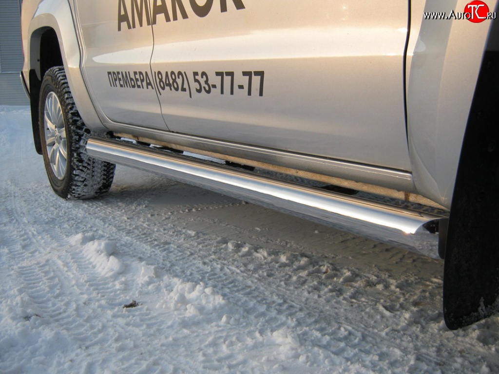 16 649 р. Защита порогов Russtal из круглой трубы диаметром 76 мм Volkswagen Amarok дорестайлинг (2009-2016) (Защита порогов с со скосами на торцах (вариант 1))  с доставкой в г. Белгород