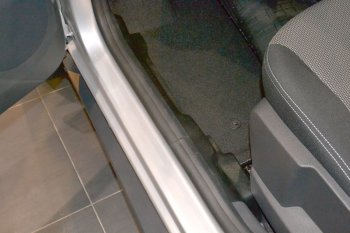 2 499 р. Накладки на ковролин пола Petroil Tuning Nissan Terrano D10 дорестайлинг (2013-2016)  с доставкой в г. Белгород. Увеличить фотографию 4