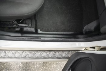 2 899 р. Накладки на ковролин пола Petroil Tuning Nissan Terrano D10 дорестайлинг (2013-2016)  с доставкой в г. Белгород. Увеличить фотографию 2