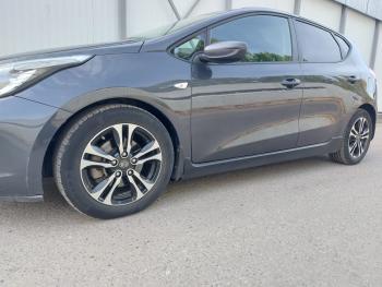 3 289 р. Пластиковые накладки порогов Фанат Тюнинг  KIA Ceed  2 JD (2012-2018) дорестайлинг универсал, дорестайлинг, хэтчбэк, рестайлинг универсал, рестайлинг, хэтчбэк (неокрашенные (глянец под окраску))  с доставкой в г. Белгород. Увеличить фотографию 2