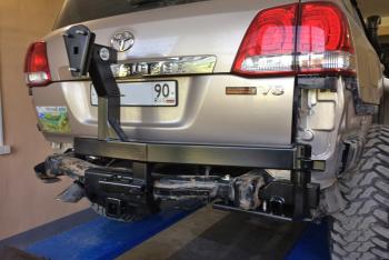 91 999 р. Калитка РИФ с фаркопом в штатный бампер Toyota Land Cruiser 200 2008-2015 под нештатное колесо, с подсветкой номера РИФ rif200-80000  с доставкой в г. Белгород. Увеличить фотографию 3
