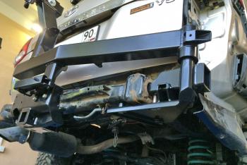91 999 р. Калитка РИФ с фаркопом в штатный бампер Toyota Land Cruiser 200 2008-2015 под нештатное колесо, с подсветкой номера РИФ rif200-80000  с доставкой в г. Белгород. Увеличить фотографию 2