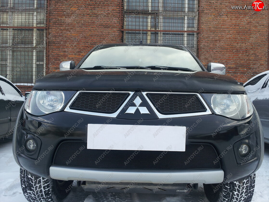 3 169 р. Защитная сетка в бампер (низ, ячейка 3х7 мм) Alfeco Стандарт Mitsubishi Pajero Sport PB дорестайлинг (2008-2013) (Чёрная)  с доставкой в г. Белгород