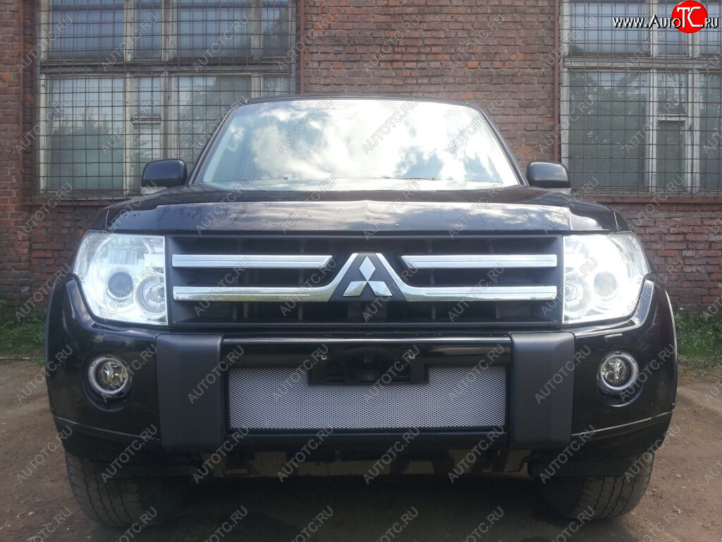 3 299 р. Защитная сетка в бампер (низ, ячейка 3х7 мм) Стрелка11 Стандарт Mitsubishi Pajero 4 V80 дорестайлинг (2006-2011) (Хром)  с доставкой в г. Белгород