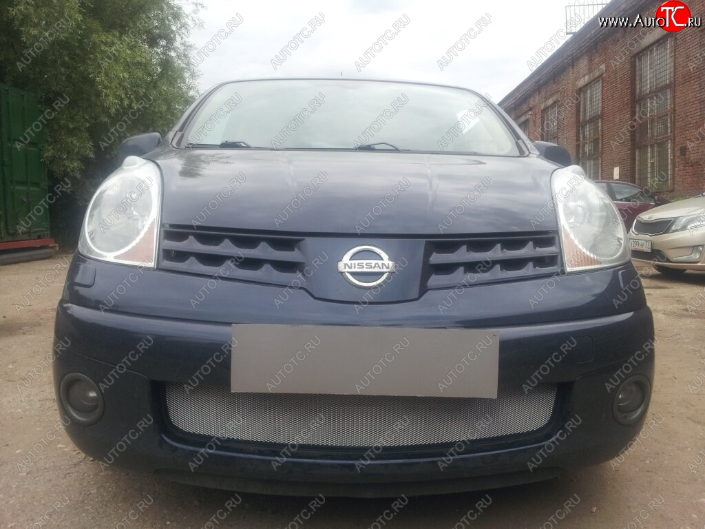 3 179 р. Защитная сетка в бампер (низ, ячейка 3х7 мм) Стрелка11 Стандарт Nissan Note 1 E11 дорестайлинг (2004-2008) (Хром)  с доставкой в г. Белгород