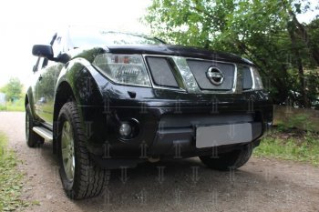 3 079 р. Защитная сетка в бампер (низ, ячейка 3х7 мм) Стрелка11 Стандарт Nissan Navara 2 D40 дорестайлинг (2004-2010) (Хром)  с доставкой в г. Белгород. Увеличить фотографию 2