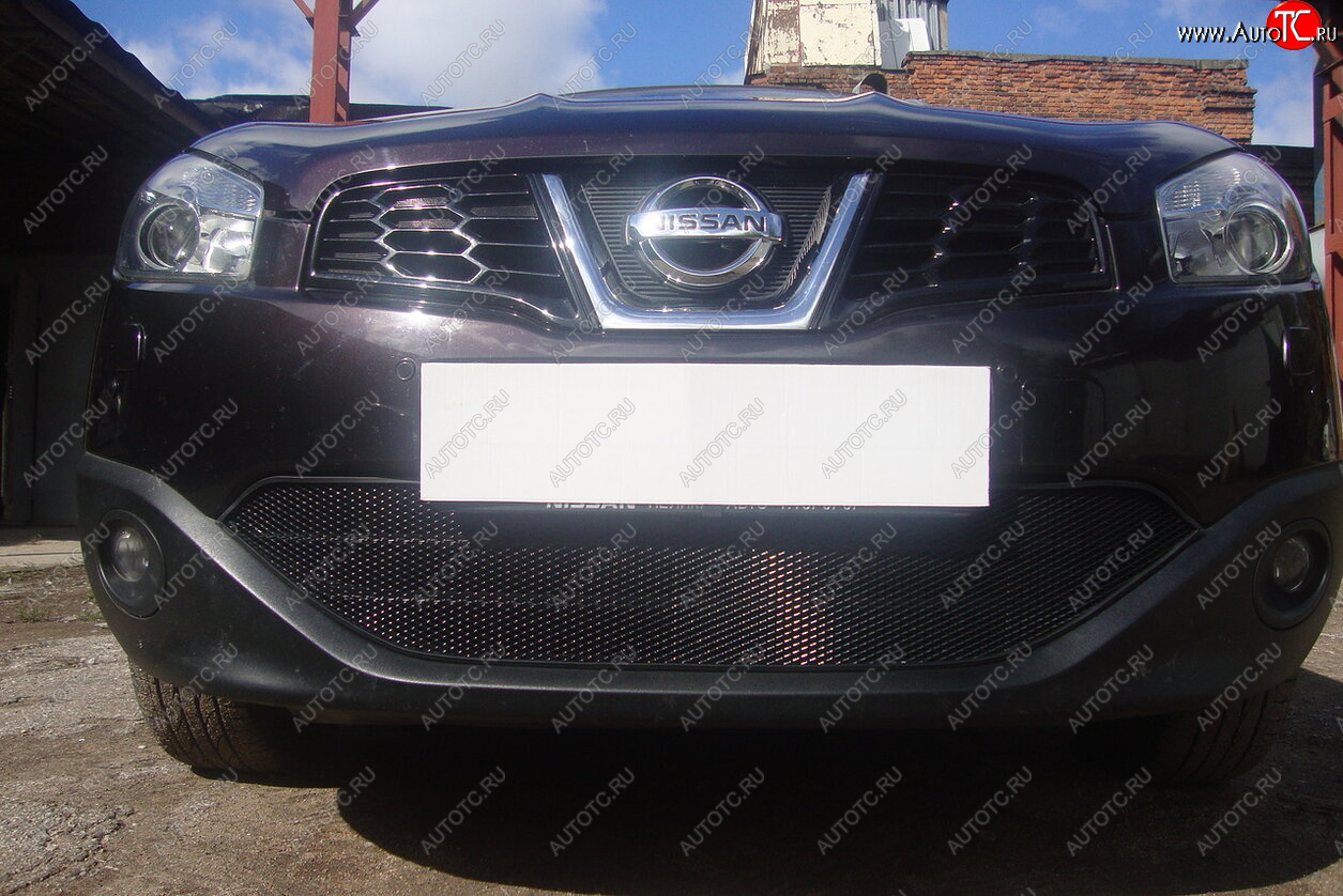 3 489 р. Защитная сетка в бампер (низ, ячейка 3х7 мм) Стрелка11 Стандарт Nissan Qashqai 1 J10 рестайлинг (2010-2013) (Чёрная)  с доставкой в г. Белгород