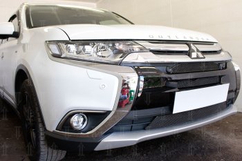8 649 р. Защитная сетка в бампер (3 части, с парктроником, ячейка 4х10 мм) Alfeco Премиум Mitsubishi Outlander GF 2-ой рестайлинг (2015-2018) (Чёрная)  с доставкой в г. Белгород. Увеличить фотографию 4