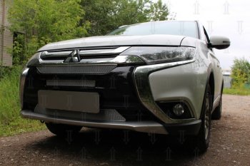 9 199 р. Защитная сетка в бампер (3 части, ячейка 4х10 мм) Alfeco Премиум Mitsubishi Outlander GF 2-ой рестайлинг (2015-2018) (Хром)  с доставкой в г. Белгород. Увеличить фотографию 3