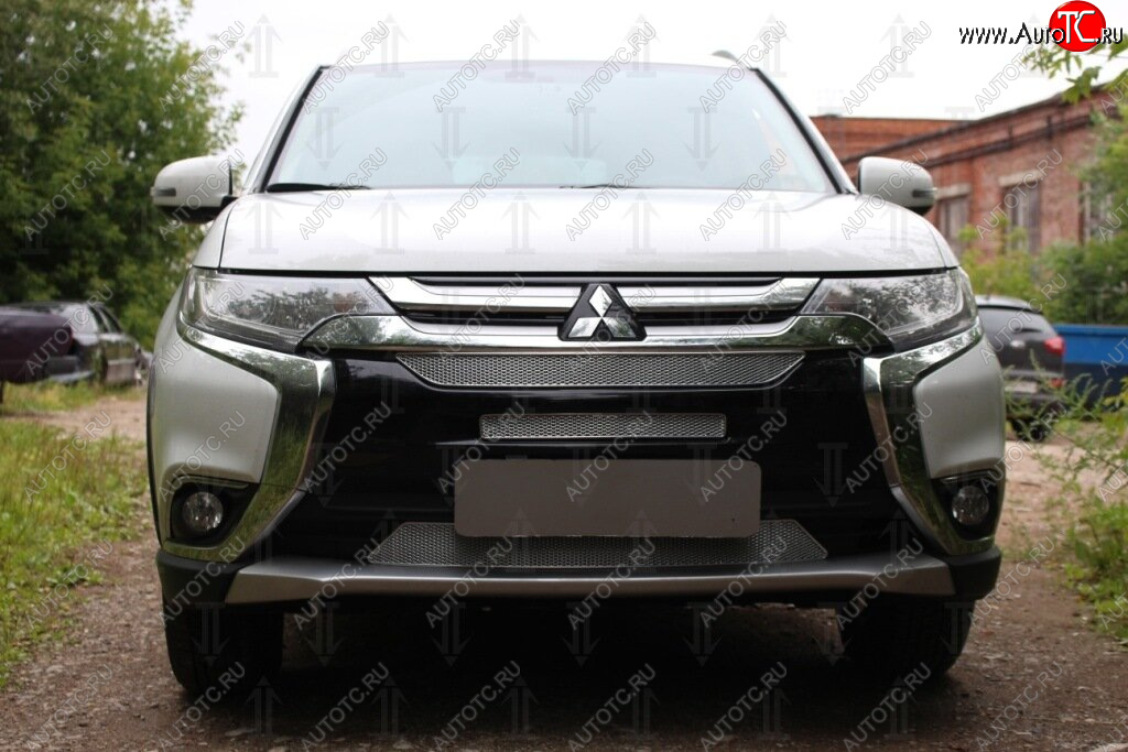 9 199 р. Защитная сетка в бампер (3 части, ячейка 4х10 мм) Alfeco Премиум Mitsubishi Outlander GF 2-ой рестайлинг (2015-2018) (Хром)  с доставкой в г. Белгород