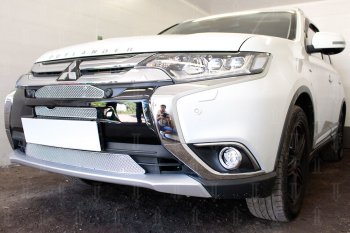 9 199 р. Защитная сетка в бампер (3 части, с парктроником, ячейка 4х10 мм) Alfeco Премиум Mitsubishi Outlander GF 2-ой рестайлинг (2015-2018) (Хром)  с доставкой в г. Белгород. Увеличить фотографию 5
