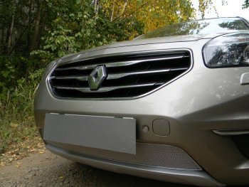 4 549 р. Защитная сетка в бампер (низ, ячейка 4х10 мм) Стрелка11 Премиум Renault Koleos 1 Phase 2 (2011-2013) (Хром)  с доставкой в г. Белгород. Увеличить фотографию 2