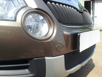 4 299 р. Защитная сетка в бампер (низ, ячейка 4х10 мм) Стрелка11 Премиум Skoda Yeti (2009-2013) (Чёрная)  с доставкой в г. Белгород. Увеличить фотографию 2