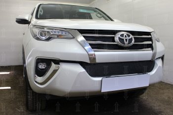 5 199 р. Защитная сетка в бампер (низ, ячейка 4х10 мм) Стрелка11 Премиум Toyota Fortuner AN160 дорестайлинг (2015-2020) (Чёрная)  с доставкой в г. Белгород. Увеличить фотографию 3