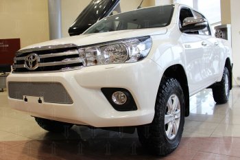 4 549 р. Защитная сетка в бампер (низ, ячейка 4х10 мм) Стрелка11 Премиум Toyota Hilux AN120 дорестайлинг (2016-2020) (Хром)  с доставкой в г. Белгород. Увеличить фотографию 3