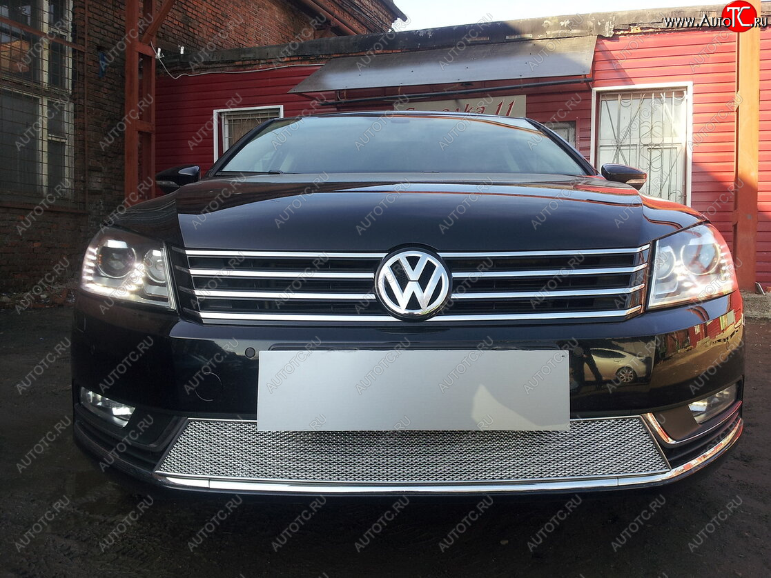 4 299 р. Защитная сетка в бампер (низ, ячейка 4х10 мм) Стрелка11 Премиум Volkswagen Passat B7 седан (2010-2015) (Хром)  с доставкой в г. Белгород