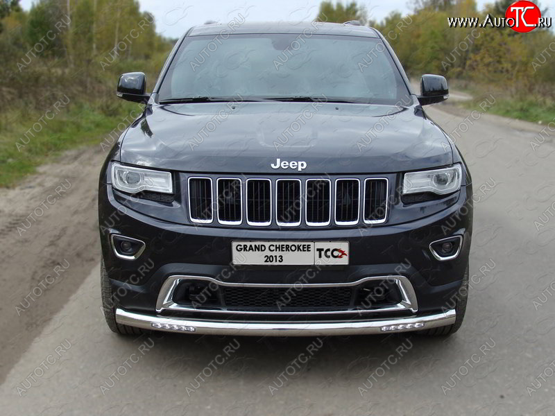 39 749 р. Защита переднего бампера нижняя с ходовыми огнями 76,1 мм ТСС Тюнинг Jeep Grand Cherokee WK2 1-ый рестайлинг (2013-2018) (нержавейка)  с доставкой в г. Белгород