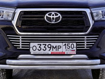 Нижняя декоративная вставка в бампер ТСС Тюнинг Toyota Hilux AN120 1-ый рестайлинг (2017-2020) (d 12 мм)