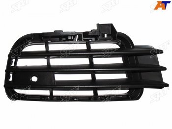 Правая вставка переднего бампера SAT Volkswagen Touareg 2 NF дорестайлинг (2010-2014)