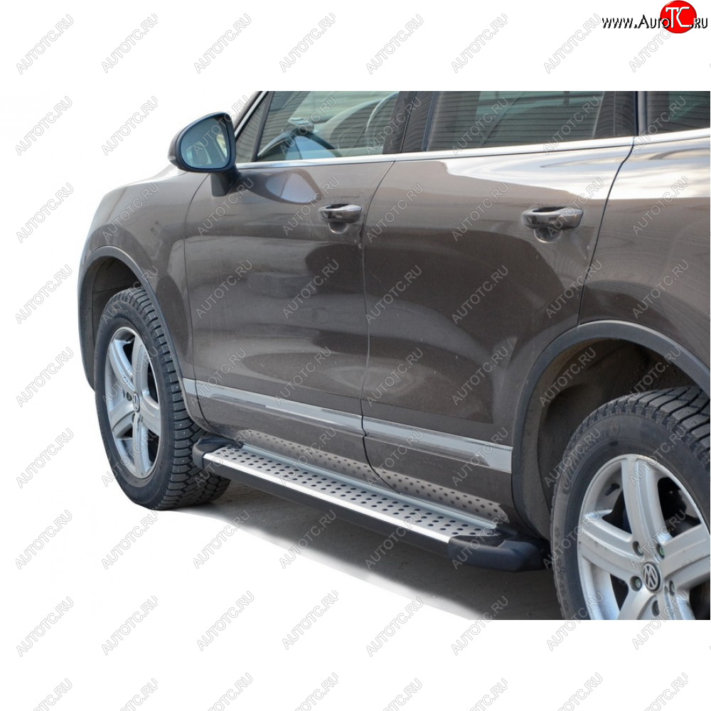 29 999 р. Пороги бумер алюминиевые с резинкой, Техно Сфера Volkswagen Touareg 2 NF дорестайлинг (2010-2014) (Черный глянец)  с доставкой в г. Белгород