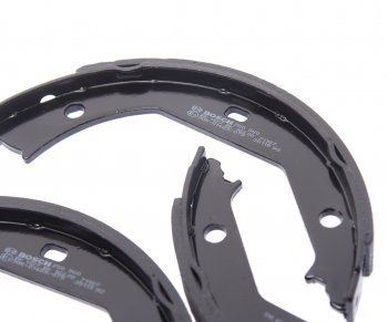 2 589 р. Колодки тормозные задние барабанные 4шт. BOSCH BMW 3 серия E93 кабриолет дорестайлинг (2006-2010)  с доставкой в г. Белгород. Увеличить фотографию 2