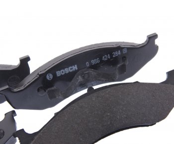 4 649 р. Колодки тормозные передние (4шт.) BOSCH Jeep Grand Cherokee WK2 дорестайлинг (2010-2013)  с доставкой в г. Белгород. Увеличить фотографию 2