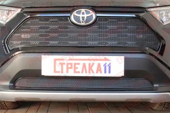 3 899 р. Защита радиатора (верх с парктроником, камерой) Стрелка11 Стандарт Toyota RAV4 XA50 5 дв. дорестайлинг (2018-2025) (черная)  с доставкой в г. Белгород. Увеличить фотографию 2