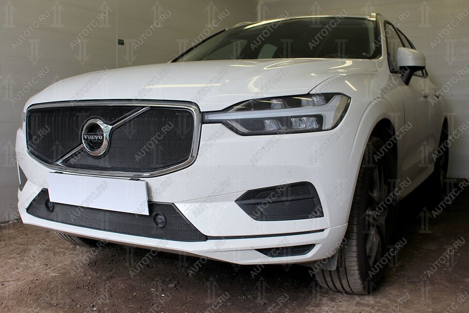 4 099 р.  Защита радиатора (Momentum) (верх 2 части) Стрелка11 Стандарт Volvo XC60 (2017-2022) (черная)  с доставкой в г. Белгород