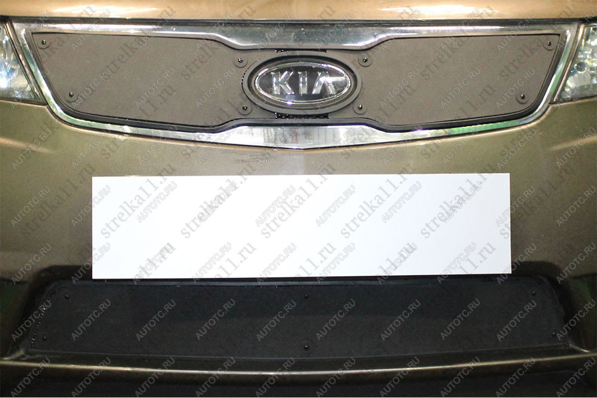 759 р. Зимняя заглушка решетки радиатора (верх) Стрелка11 KIA Cerato 2 TD седан (2008-2013) (черная)  с доставкой в г. Белгород