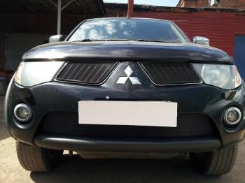 759 р. Зимняя заглушка решетки радиатора (низ) Стрелка11 Mitsubishi Pajero Sport PB дорестайлинг (2008-2013) (черная)  с доставкой в г. Белгород. Увеличить фотографию 2