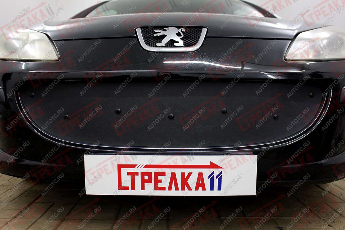 759 р. Зимняя заглушка решетки радиатора (низ) Стрелка11 Peugeot 407 универсал (2004-2011) (черная)  с доставкой в г. Белгород