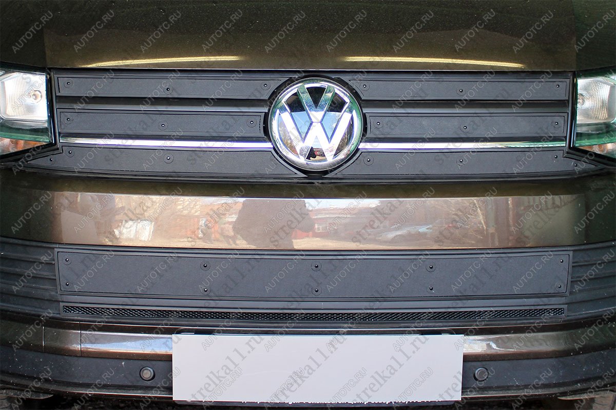 1 099 р. Зимняя заглушка решетки радиатора (верх 4 части) (TrendLine) Стрелка11 Volkswagen Transporter T6 дорестайлинг (2015-2019) (черная)  с доставкой в г. Белгород