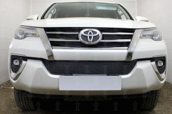 3 899 р. Защита радиатора (верх) (Black Onyx) Стрелка11 PREMIUM Toyota Fortuner AN160 рестайлинг (2020-2025) (черная)  с доставкой в г. Белгород. Увеличить фотографию 2