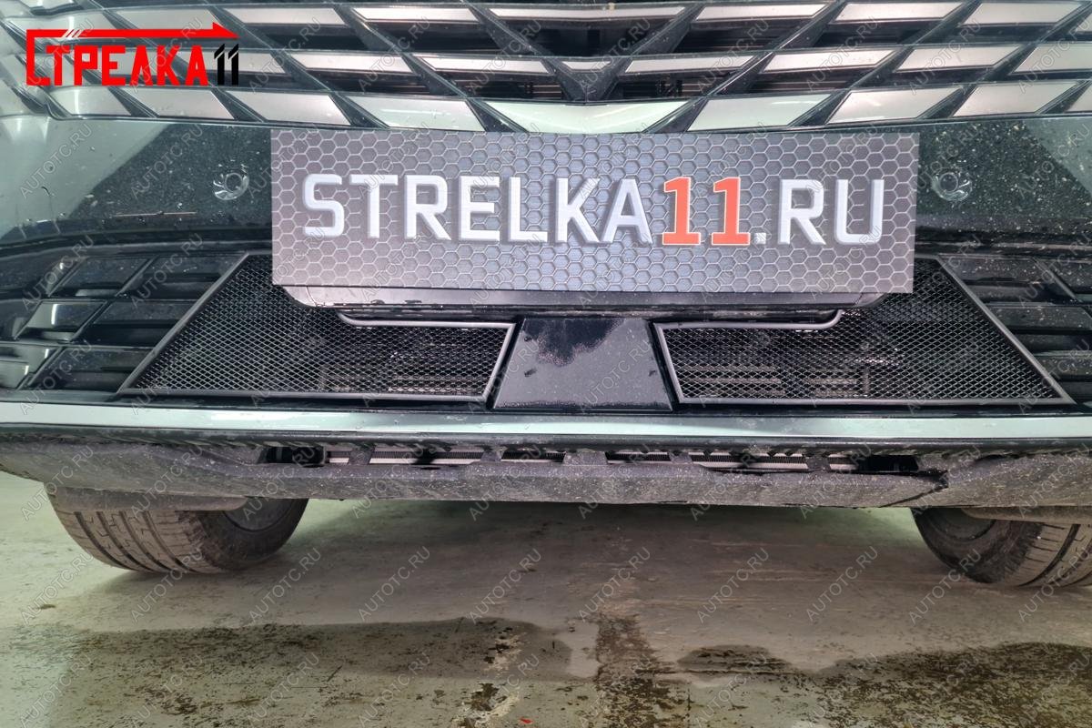 2 899 р. Защита радиатора (низ, 2 части) Стрелка11 Стандарт Geely Atlas FX11 (2023-2025) (черная)  с доставкой в г. Белгород
