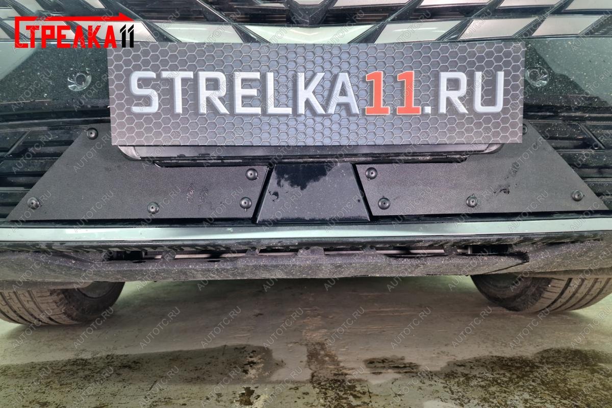 1 099 р. Зимняя заглушка решетки радиатора (низ 2 части) Стрелка11 Geely Atlas FX11 (2023-2025) (черная)  с доставкой в г. Белгород