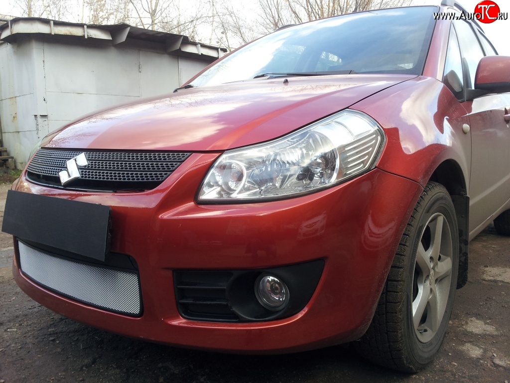 1 539 р. Сетка на бампер (хетчбек) Russtal (хром) Suzuki SX4 GYA,GYB  рестайлинг, хэтчбэк (2010-2016)  с доставкой в г. Белгород