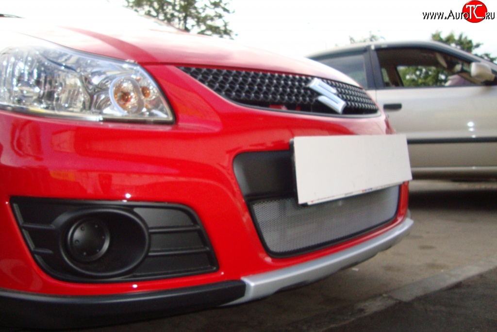 1 539 р. Сетка на бампер хетчбек (рестайлинг) Russtal (хром) Suzuki SX4 GYA,GYB  рестайлинг, хэтчбэк (2010-2016)  с доставкой в г. Белгород