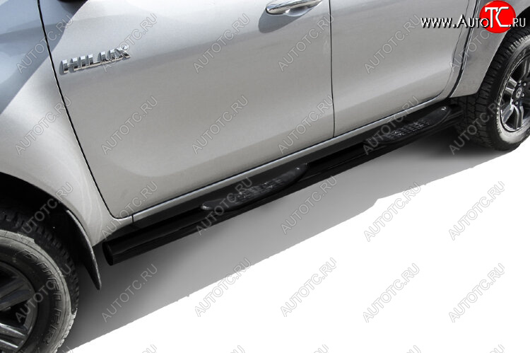 15 899 р. Защита порогов Slitkoff (Ø 76 мм, с проступями) Toyota Hilux AN120 1-ый рестайлинг (2017-2020) (Сталь с полимерным покрытием. Цвет: черный)  с доставкой в г. Белгород