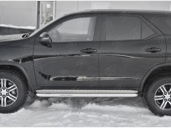 32 849 р. Защита порогов (труба d63 мм с листом) SLITKOFF Toyota Fortuner AN160 дорестайлинг (2015-2020) (Лист алюминий/профиль нержавейка)  с доставкой в г. Белгород. Увеличить фотографию 2