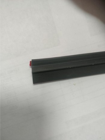 283 р. Универсальный уплотнитель FlexLine (на самоклеящейся основе, лепесток 9 mm, 1 погонный метр) Jeep Compass MP дорестайлинг (2016-2022)  с доставкой в г. Белгород. Увеличить фотографию 4