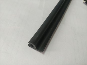299 р. Универсальный уплотнитель FlexLine (16 mm U-LIP с хром полосой, 1 погонный метр) Skoda Fabia Mk3 универсал рестайлинг (2018-2022)  с доставкой в г. Белгород. Увеличить фотографию 3