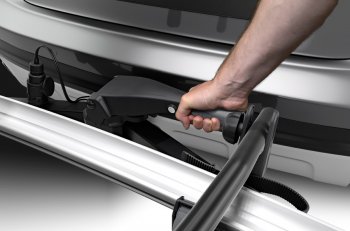 95 999 р. Велобагажник-платформа на фаркоп Thule VeloSpace XT Audi A6 C6 дорестайлинг, универсал (2004-2008) (Для 2-х велосипедов)  с доставкой в г. Белгород. Увеличить фотографию 7