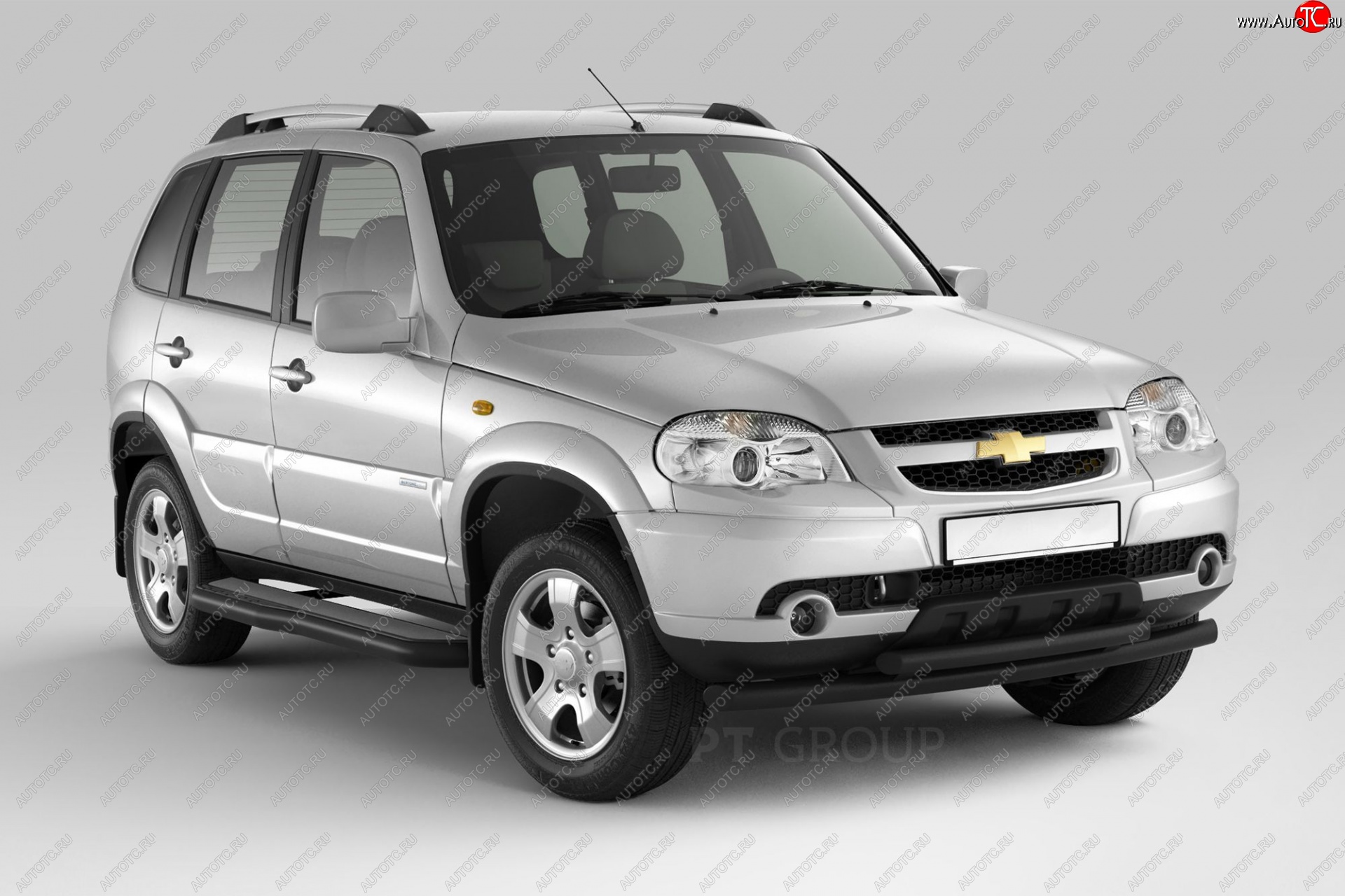 10 999 р. Порожки для ног из трубы Ø51 с алюминиевой фигурной площадкой Petroil Tuning Chevrolet Niva 2123 рестайлинг (2009-2020) (Сталь с полимерным покрытием в цвет: черный ❞Шагрень❝)  с доставкой в г. Белгород