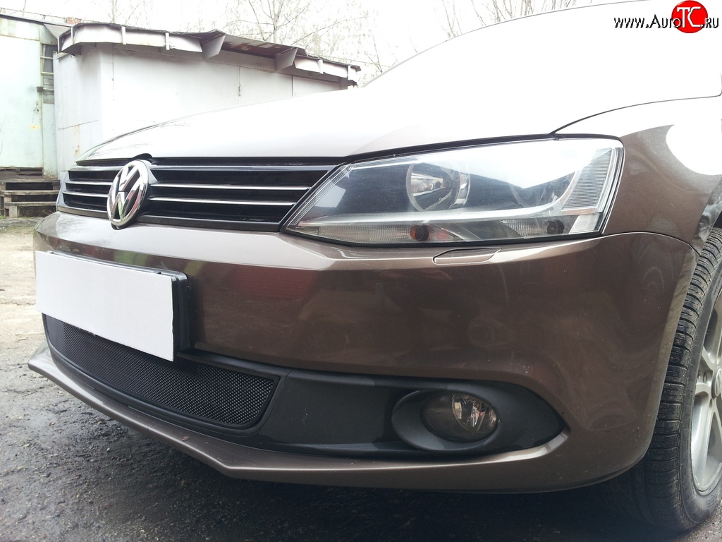 1 469 р. Сетка на бампер Russtal (черная) Volkswagen Jetta A6 седан дорестайлинг (2011-2015)  с доставкой в г. Белгород